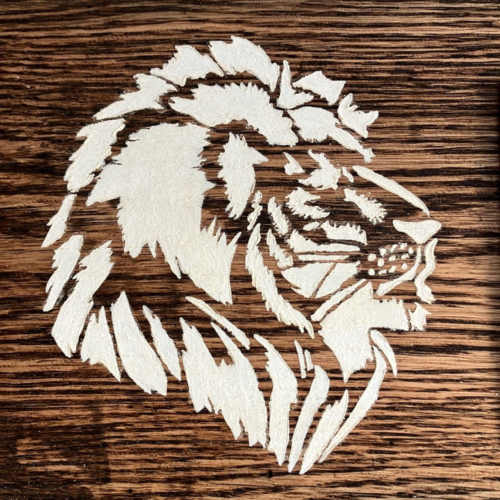 Handmade Hanging Wooden Lion Photo Holder - Picture 2 of 9